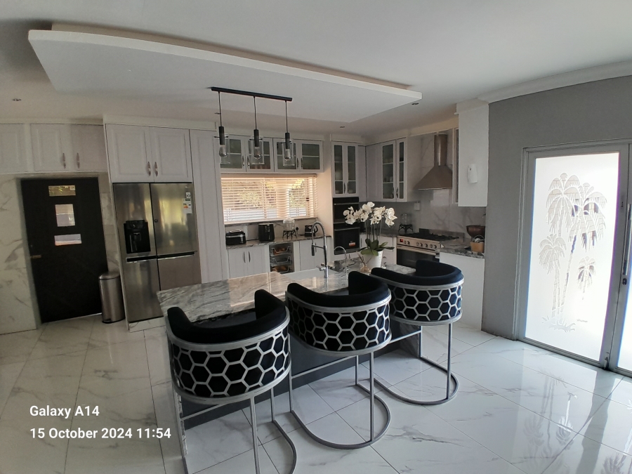 6 Bedroom Property for Sale in Protea Park North West